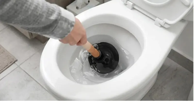 Métodos DIY para desatascar el WC sin desmontar