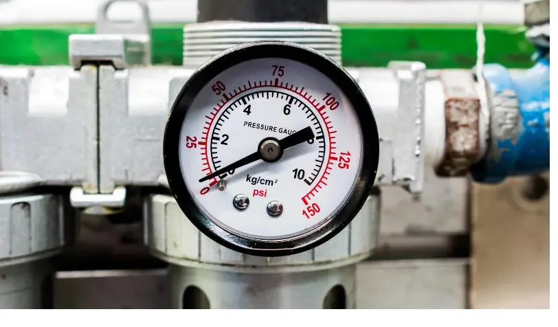 Manómetro para medir la presión del agua doméstica