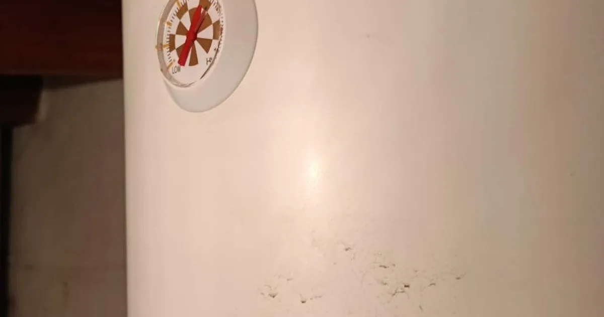 Acumulación de cal en termo eléctrico por agua dura de Mallorca