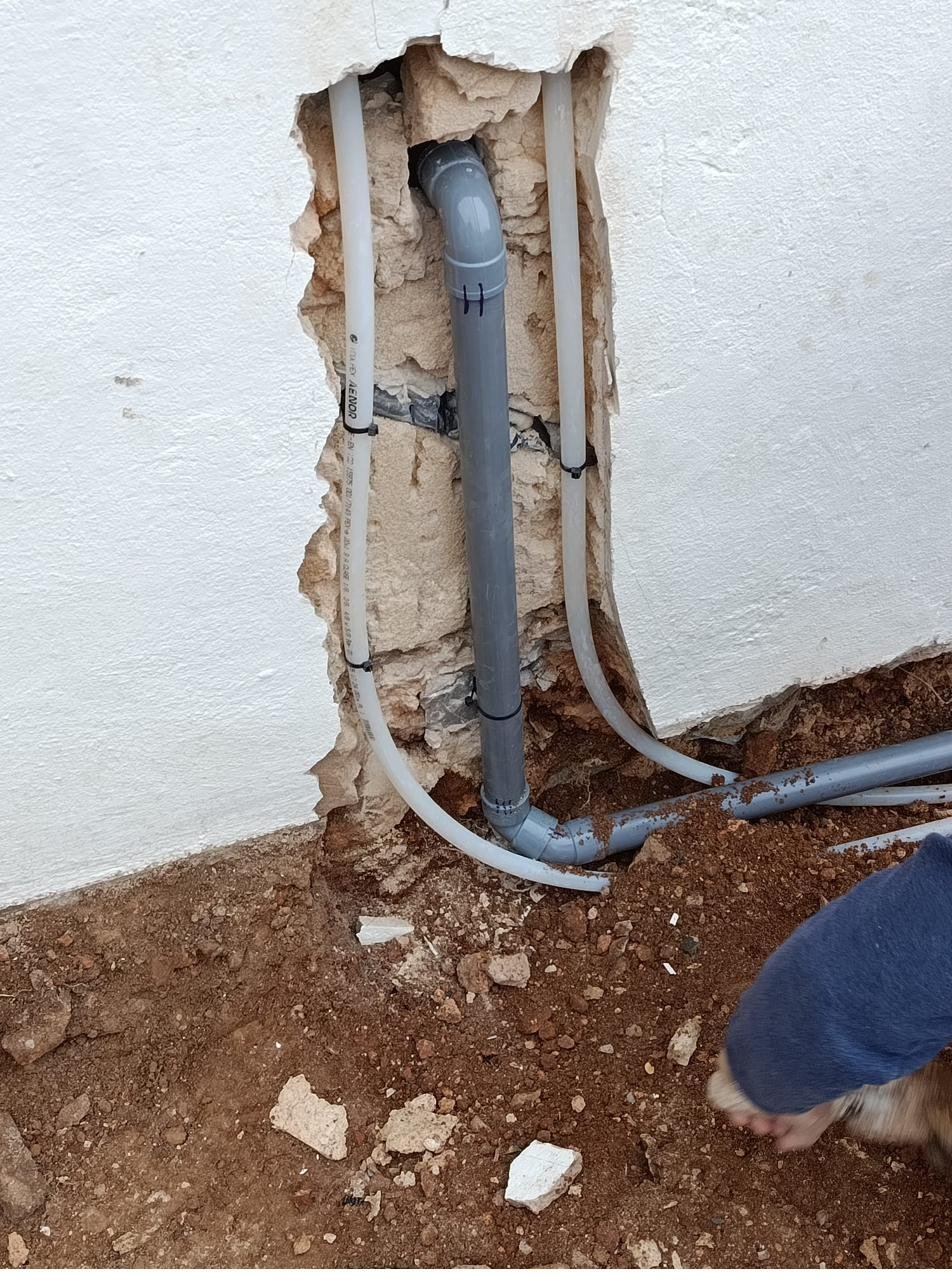 Instalación empotrada de fontanería en vivienda residencial en Inca, Mallorca