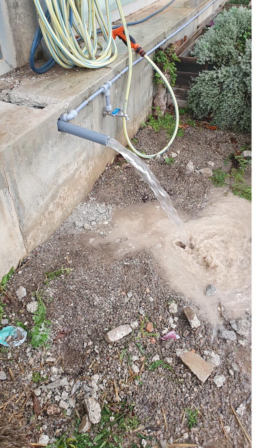 Prueba de presión de agua en instalación de Port de Pollença, bahía norte de Mallorca