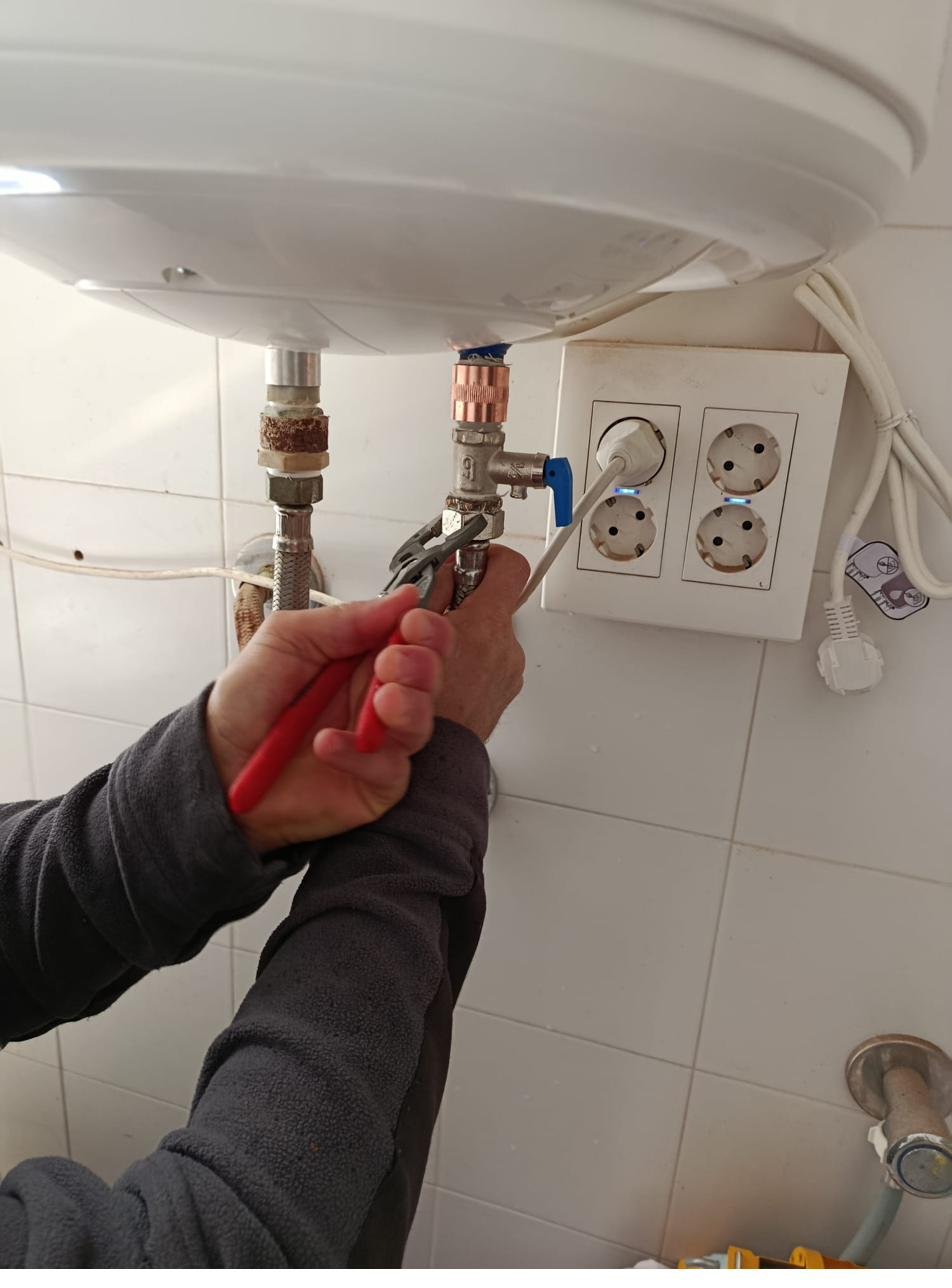 Descalcificador instalado por HRVS Fontaneros Mallorca